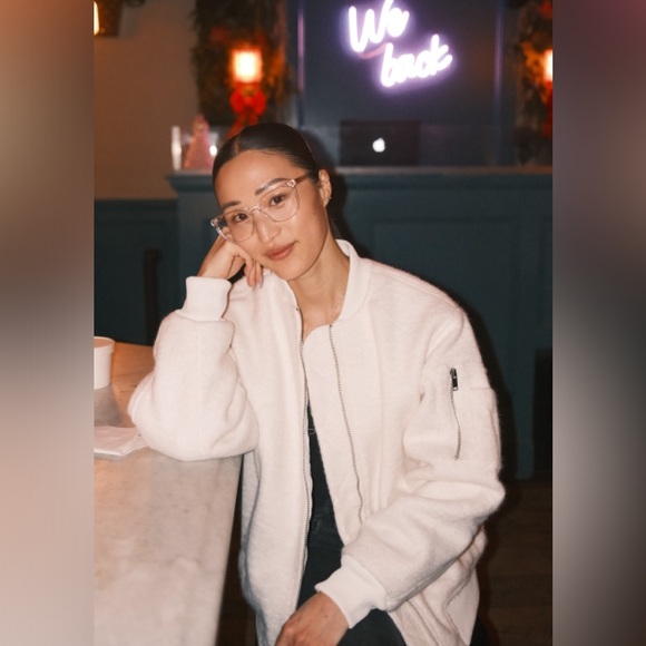 Meet your Posher, Shelley - Picture 2 of 2